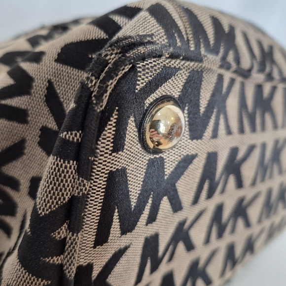 Michael Kors Jet Set Canvas Tote Bag - Picture 13 of 15